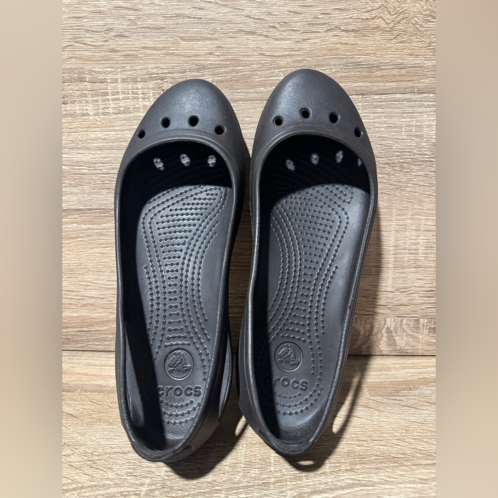 Crocs Women's size 8 Kadee slip on ballet flats slip on shoes brown closed toe - Picture 3 of 9